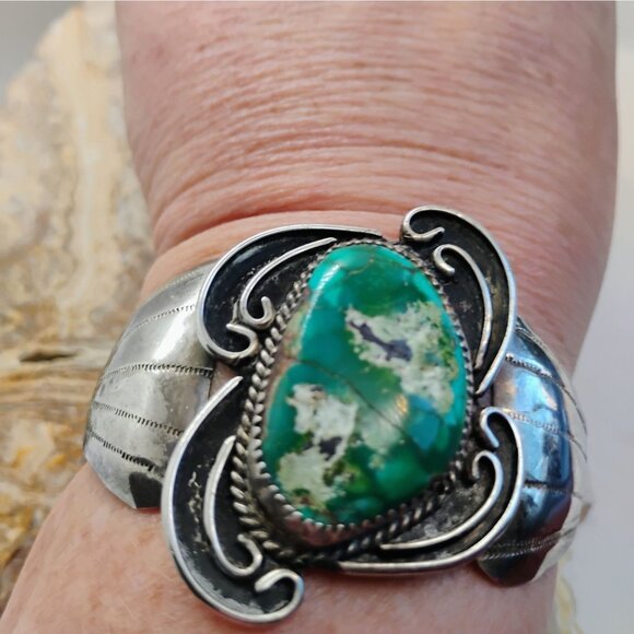 Vtg Native Navajo Sterling Silver Green Turquoise Cuff Bracelet wAdjustable Band - Picture 2 of 11